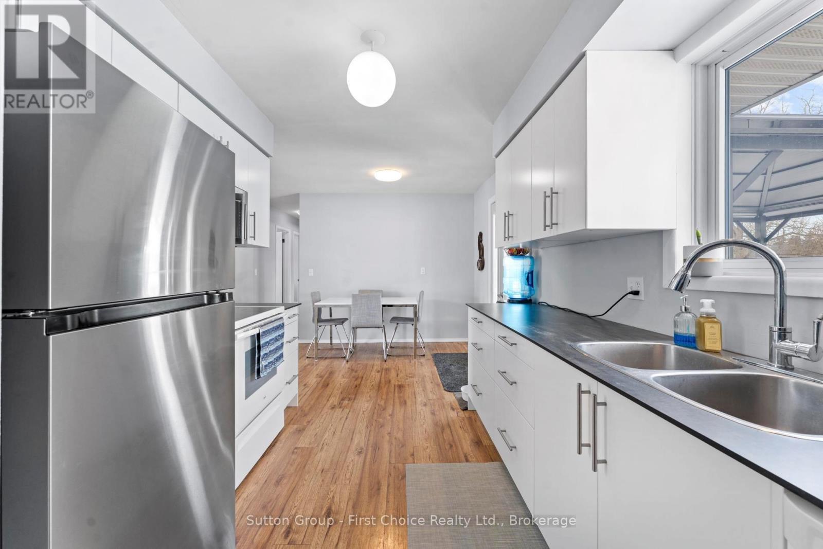 52 Water Street, Huron East, Ontario  N0K 1G0 - Photo 17 - X12843156