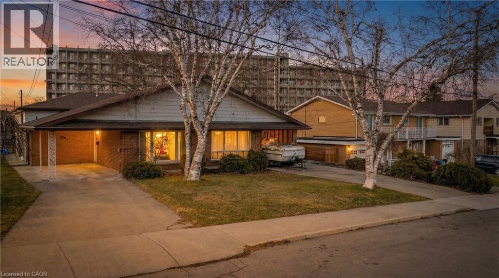 9 AMBROSE Avenue, Hamilton, Ontario