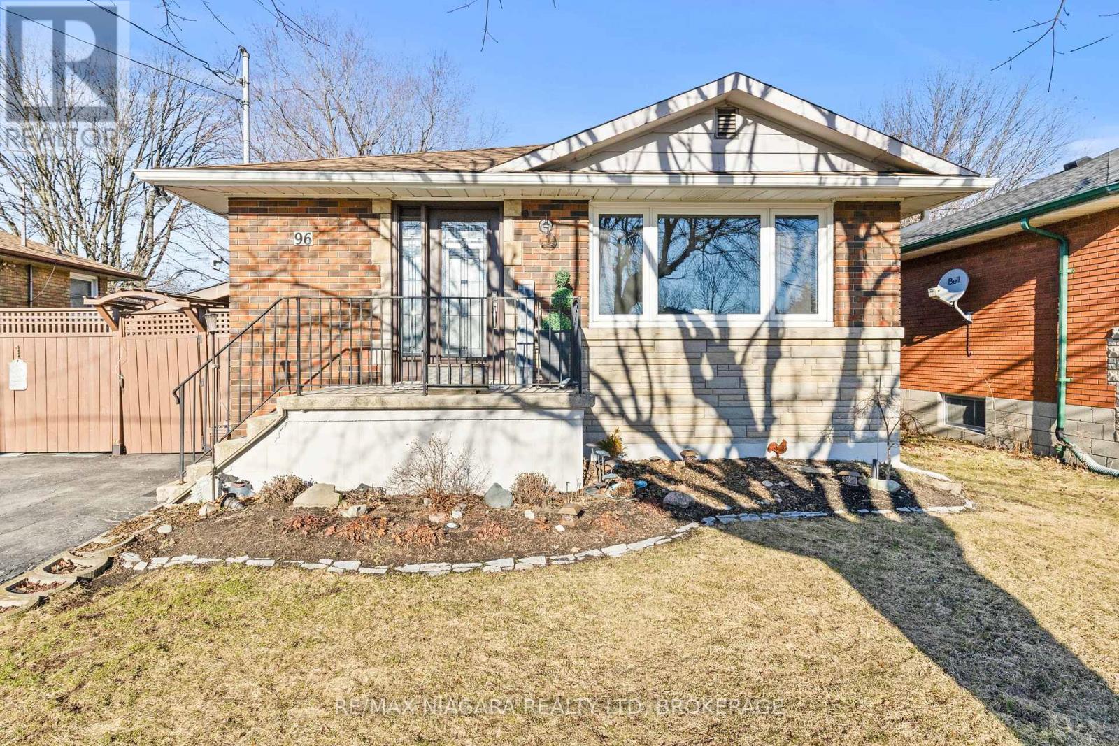 96 Terrace Drive, Hamilton, Ontario  L9A 2Y6 - Photo 2 - X12862314