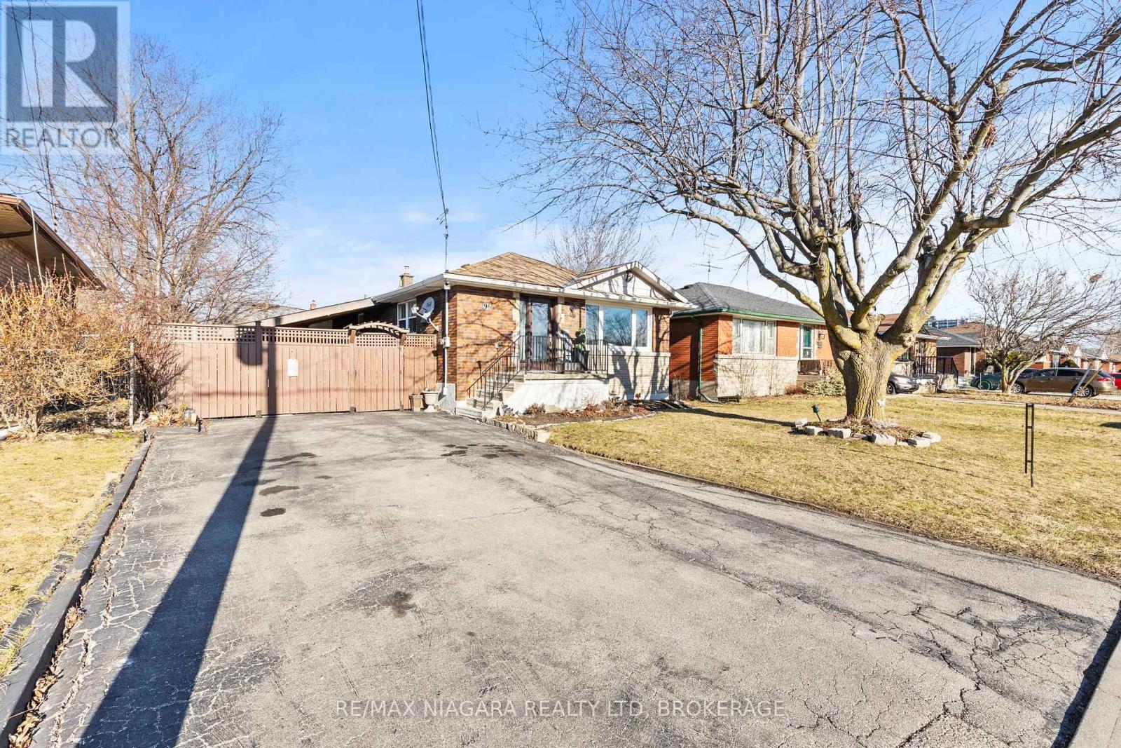 96 Terrace Drive, Hamilton, Ontario  L9A 2Y6 - Photo 5 - X12862314