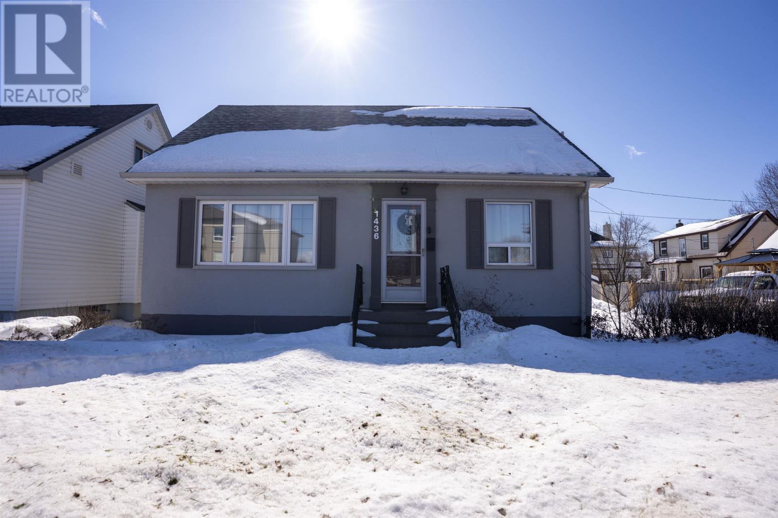 1436 Arthur ST E, Thunder Bay, Ontario
