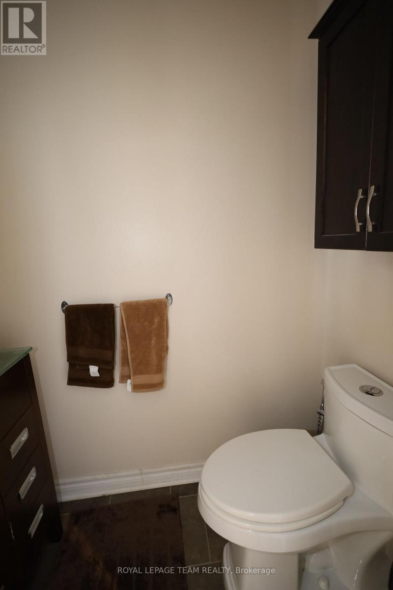 2194 Niagara Drive, Ottawa, Ontario  K1H 6L2 - Photo 12 - X12866498