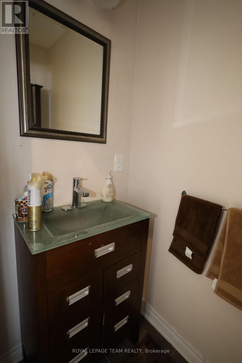 2194 Niagara Drive, Ottawa, Ontario  K1H 6L2 - Photo 13 - X12866498