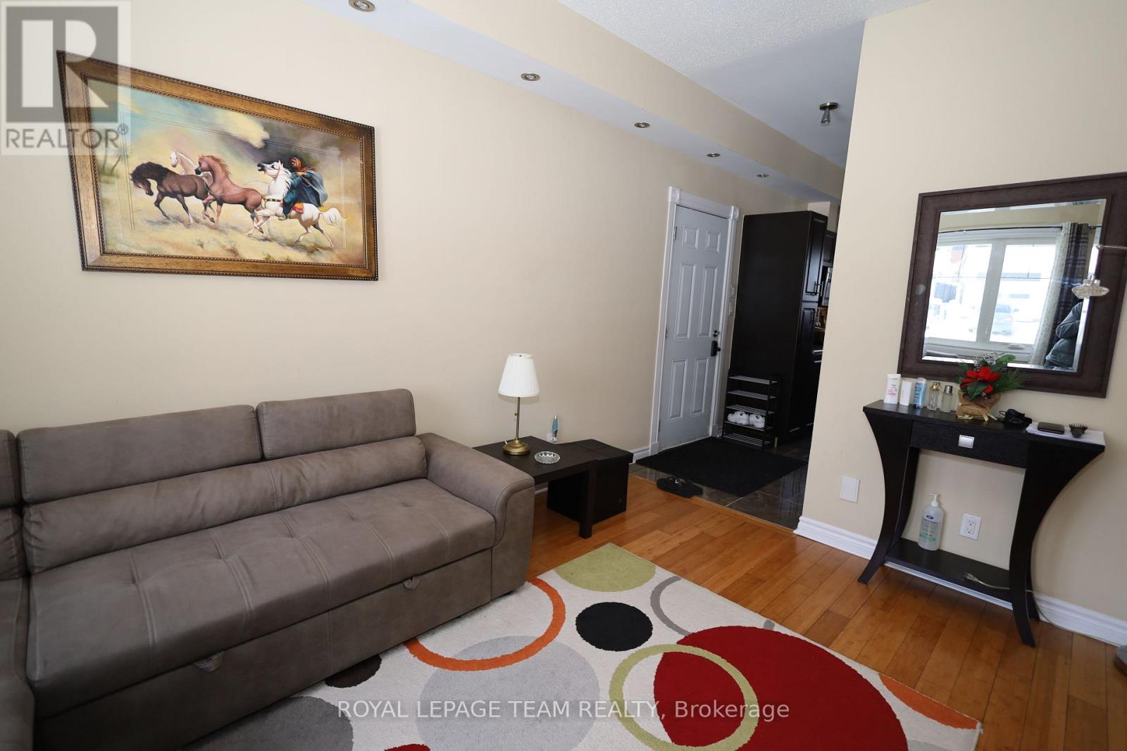 2194 Niagara Drive, Ottawa, Ontario  K1H 6L2 - Photo 3 - X12866498