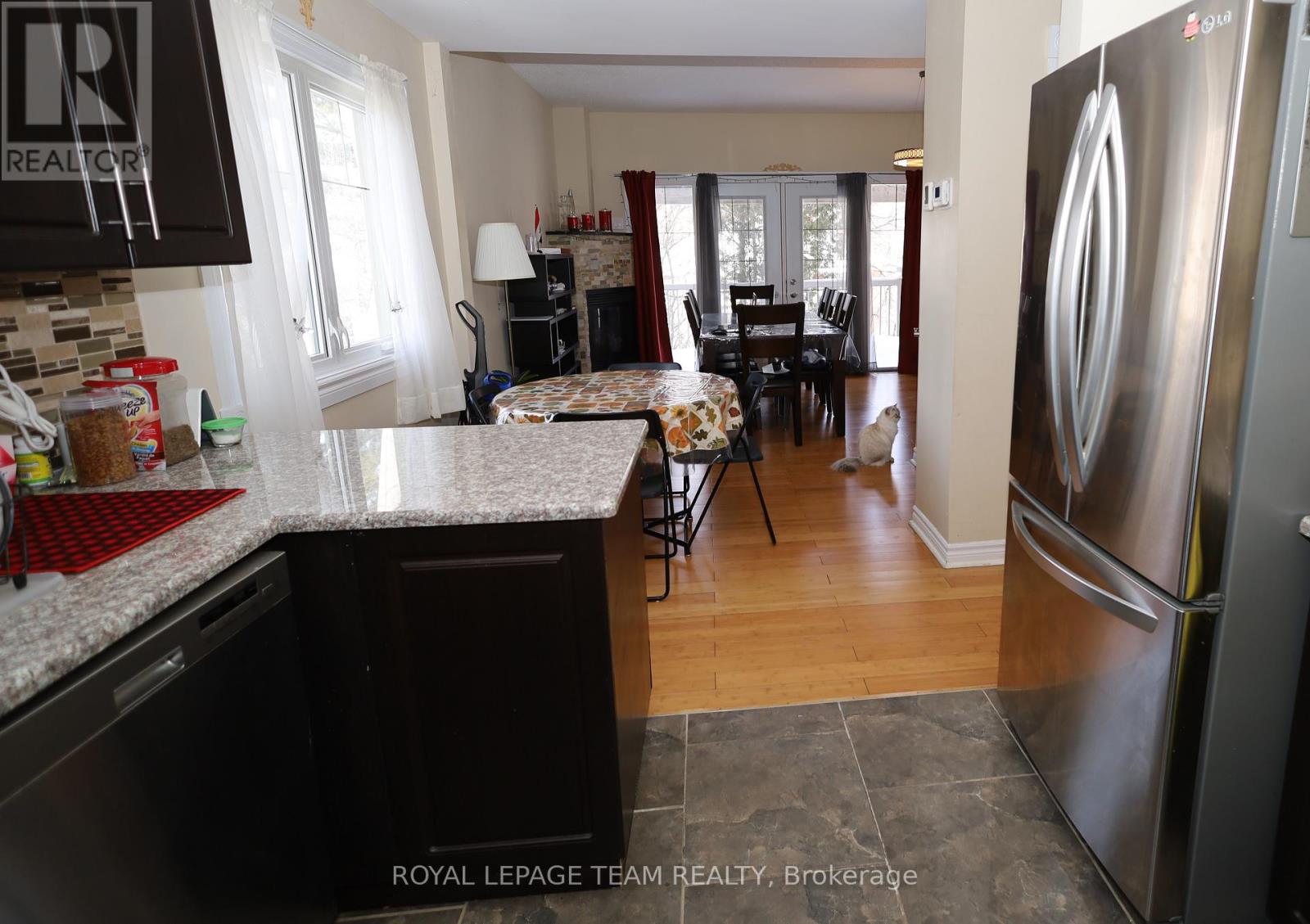 2194 Niagara Drive, Ottawa, Ontario  K1H 6L2 - Photo 5 - X12866498