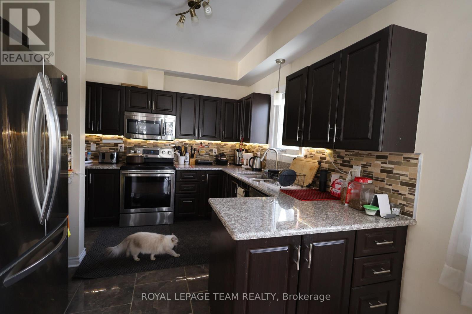 2194 Niagara Drive, Ottawa, Ontario  K1H 6L2 - Photo 6 - X12866498