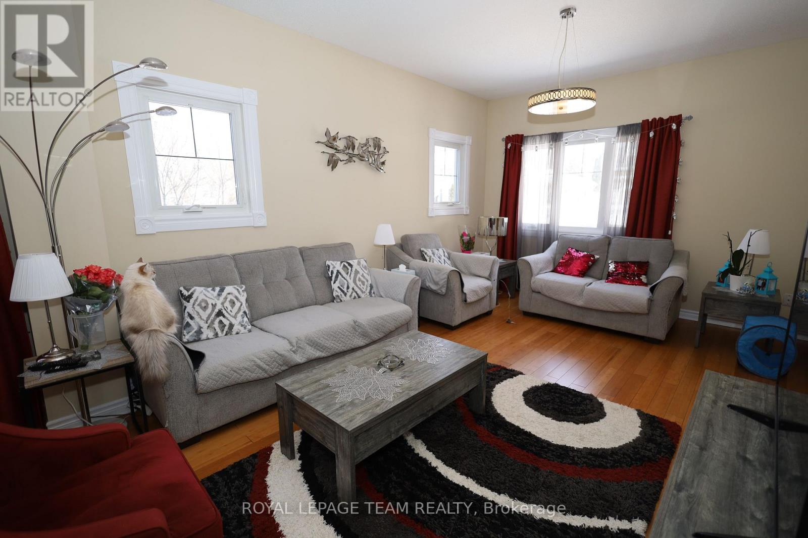 2194 Niagara Drive, Ottawa, Ontario  K1H 6L2 - Photo 8 - X12866498