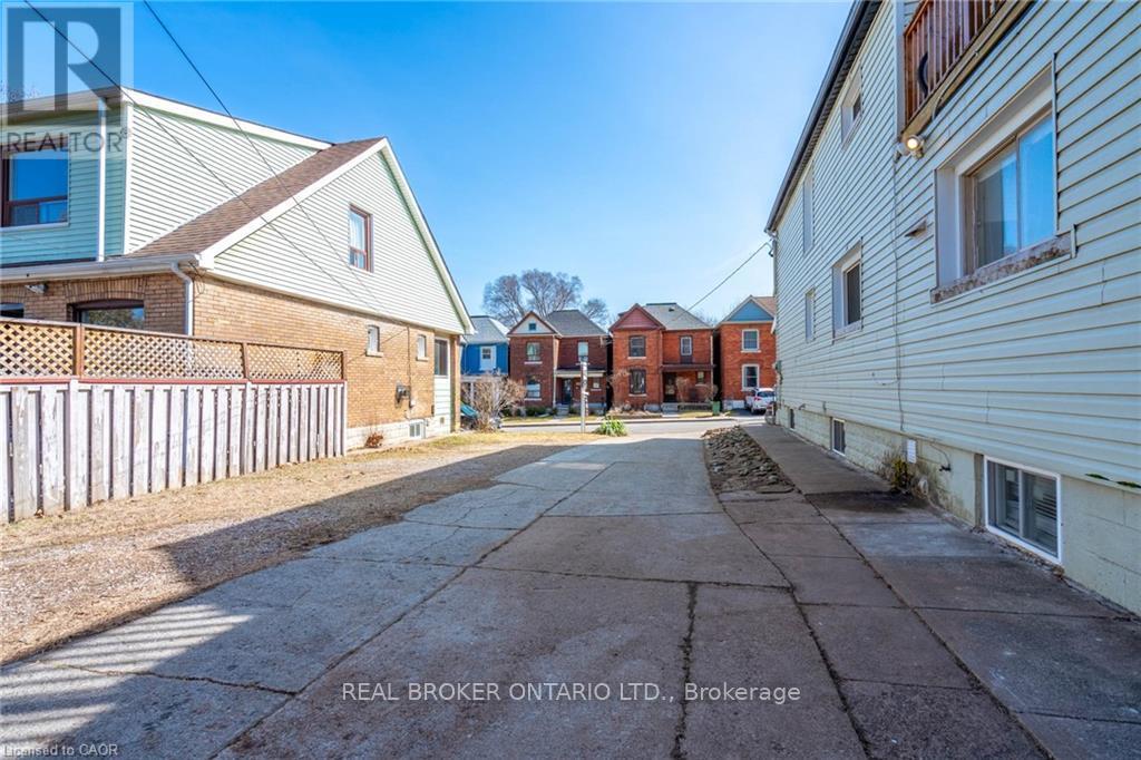 153 Strathcona Avenue N, Hamilton, Ontario  L8R 3C4 - Photo 4 - X12866382