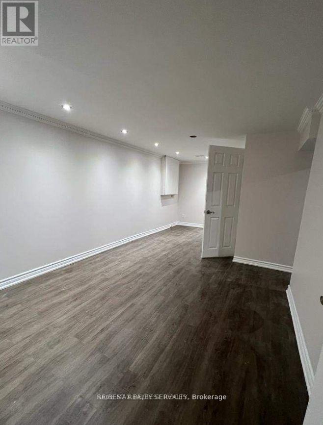 (Bsmt) - 18 Finsbury Drive, Brampton, Ontario  L6T 3P9 - Photo 10 - W12752426