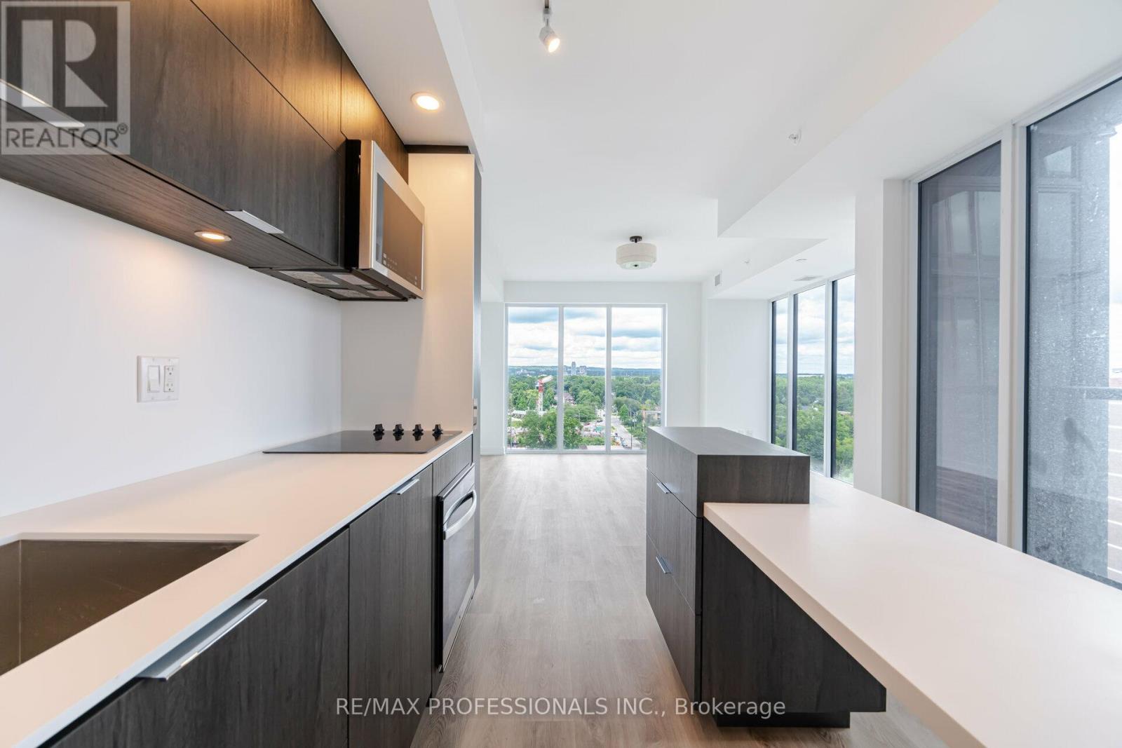 1011 - 370 Martha Street, Burlington, Ontario  L7R 2P7 - Photo 11 - W12866162