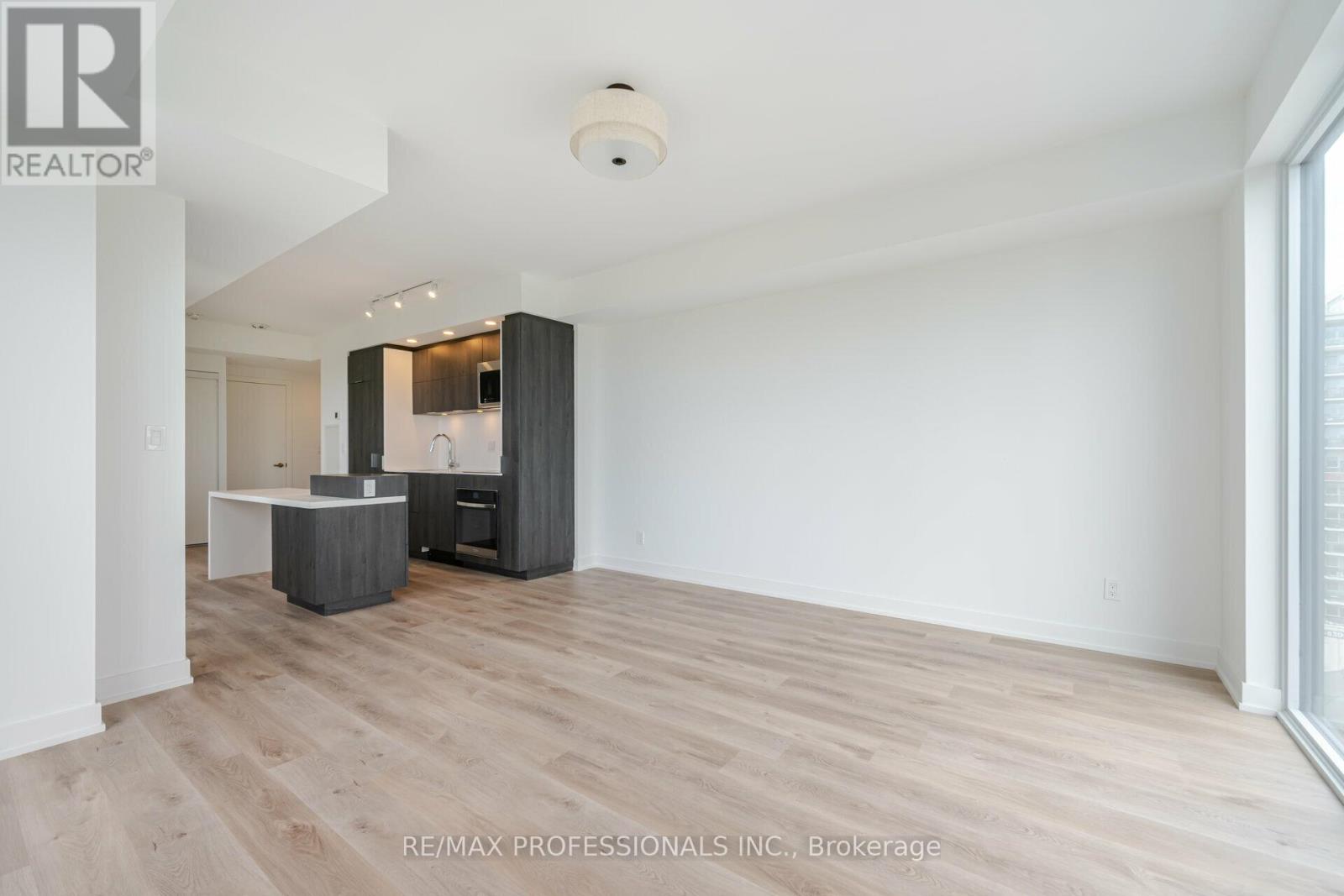 1011 - 370 Martha Street, Burlington, Ontario  L7R 2P7 - Photo 15 - W12866162