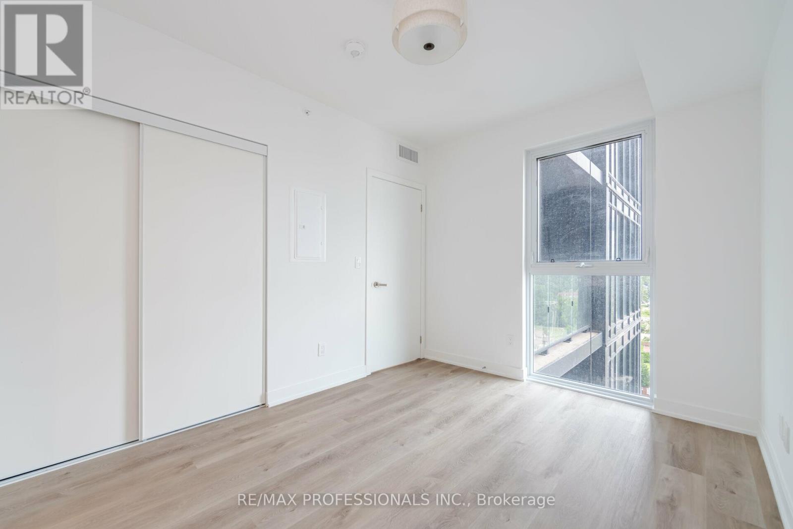 1011 - 370 Martha Street, Burlington, Ontario  L7R 2P7 - Photo 21 - W12866162