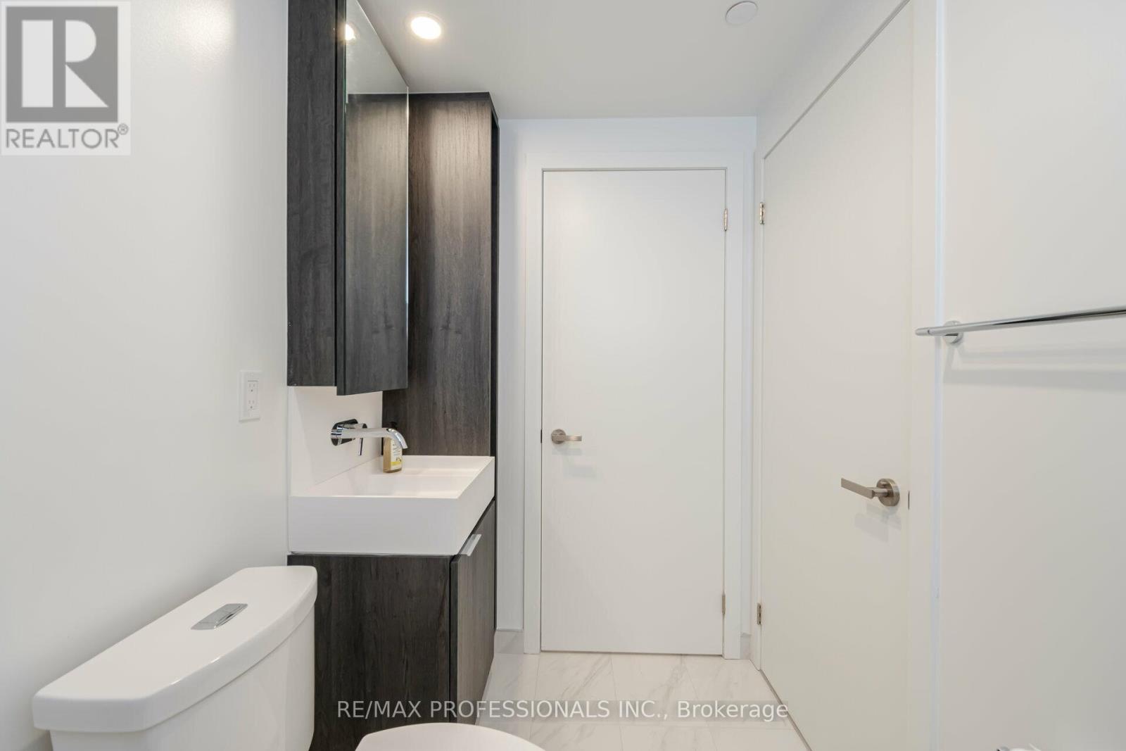 1011 - 370 Martha Street, Burlington, Ontario  L7R 2P7 - Photo 23 - W12866162