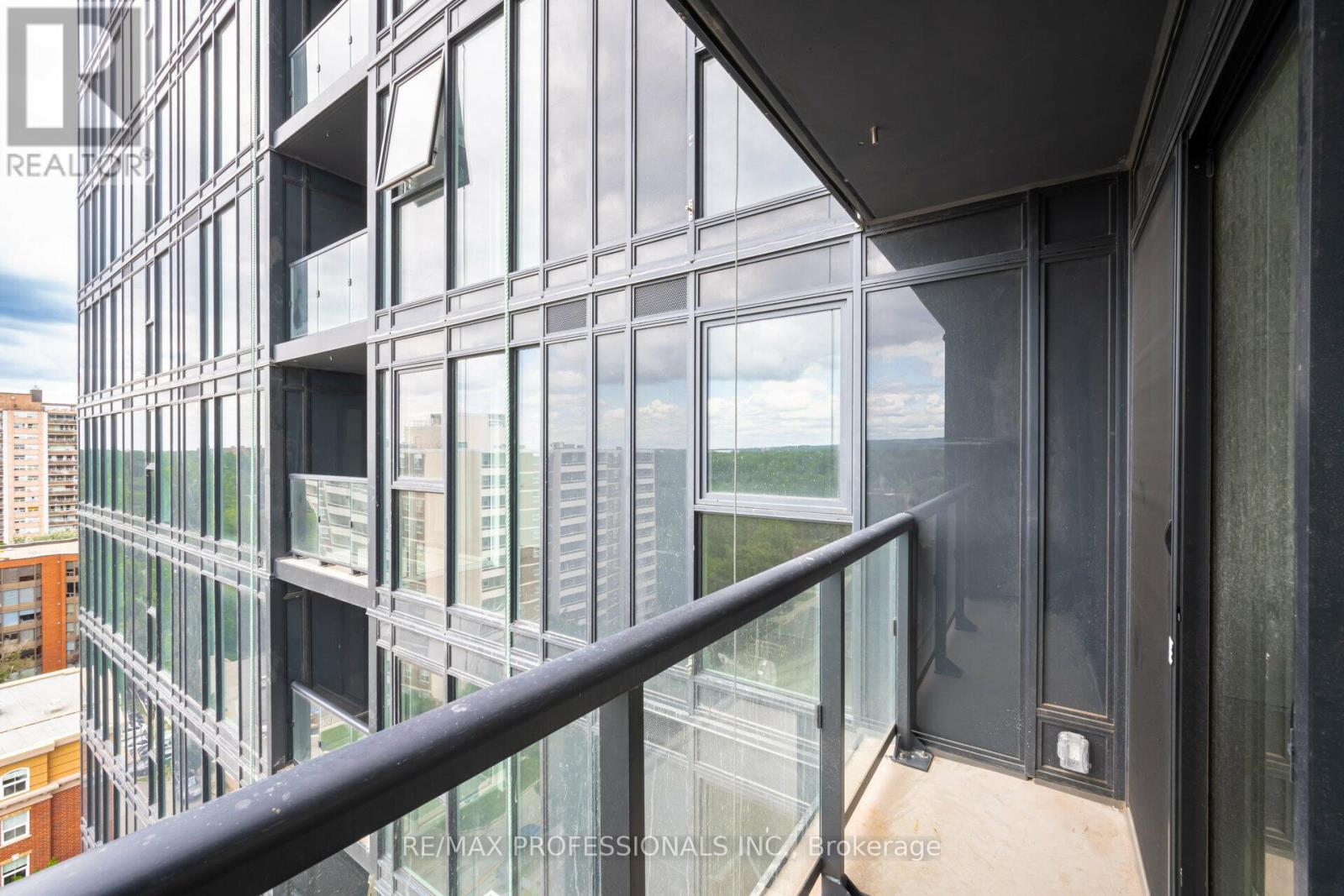 1011 - 370 Martha Street, Burlington, Ontario  L7R 2P7 - Photo 27 - W12866162