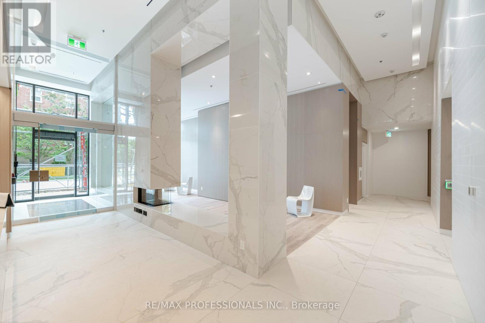 1011 - 370 Martha Street, Burlington, Ontario  L7R 2P7 - Photo 4 - W12866162