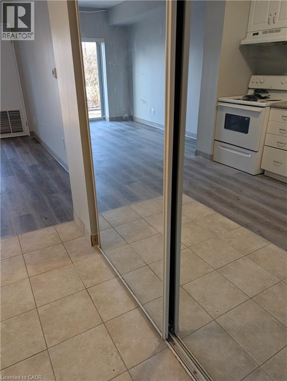 736 Old Albert Street Unit# 103, Waterloo, Ontario  N2L 6R4 - Photo 4 - 40810942