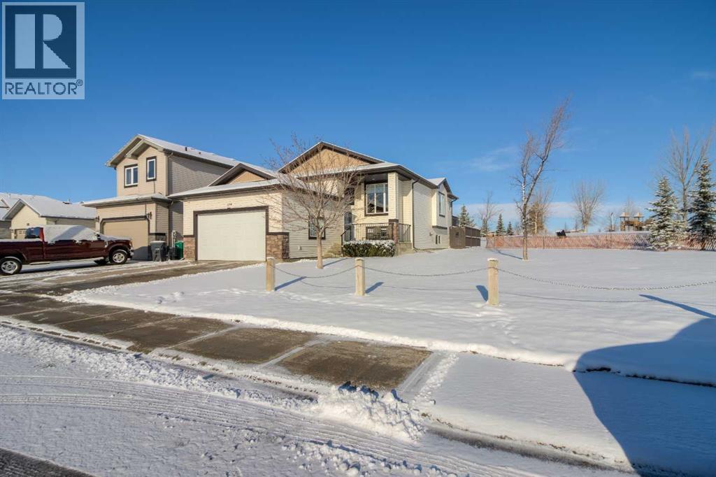 379 Tartan Circle W, lethbridge, Alberta