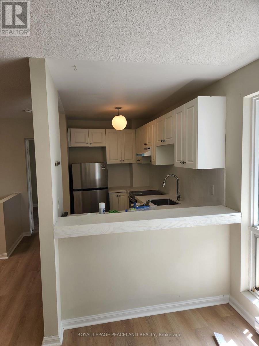 5 - 556 Spadina Crescent, Toronto, Ontario  M5S 2J9 - Photo 4 - C12866466