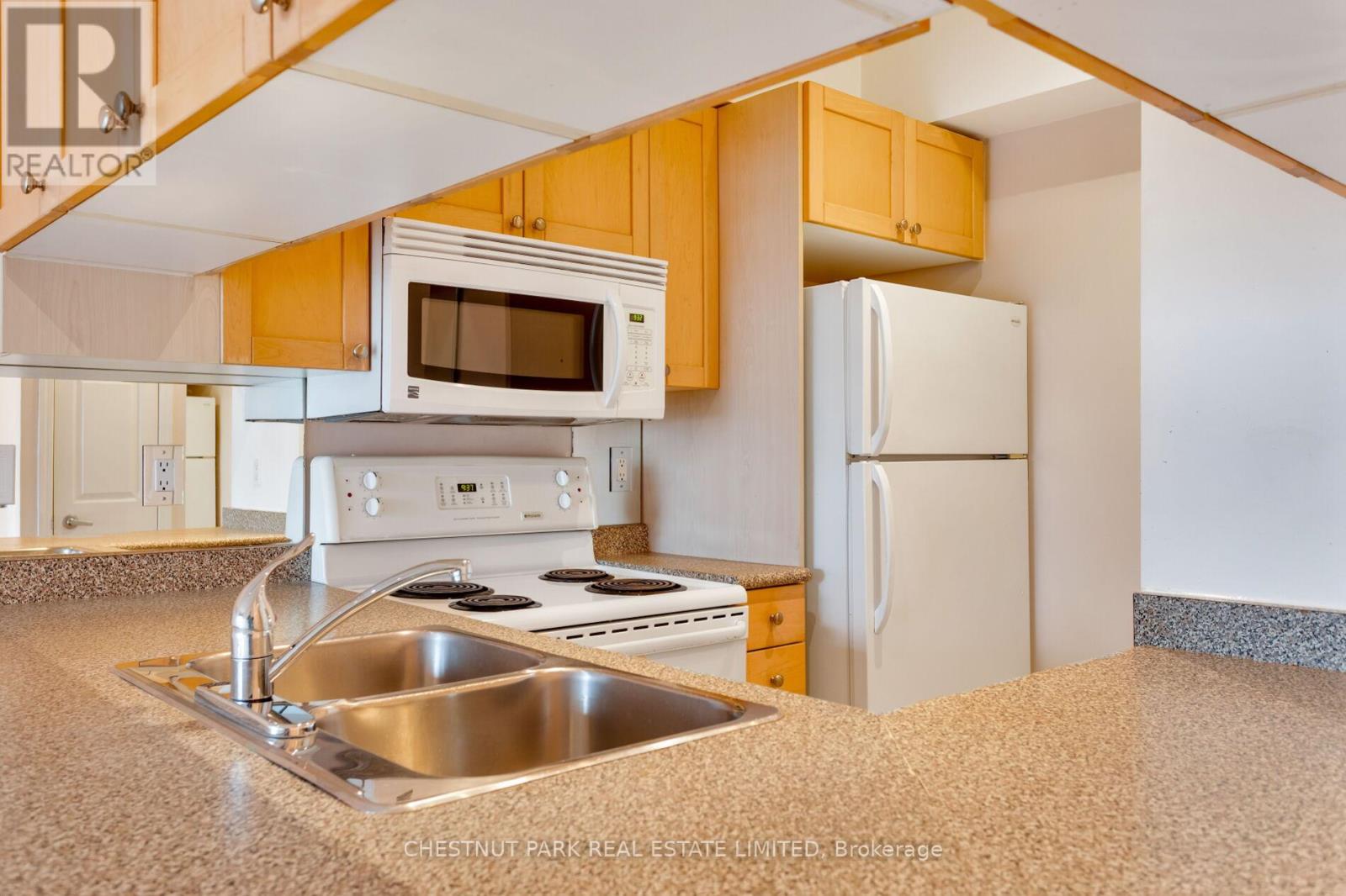 710 - 909 Bay Street, Toronto, Ontario  M5S 3G2 - Photo 12 - C12866554