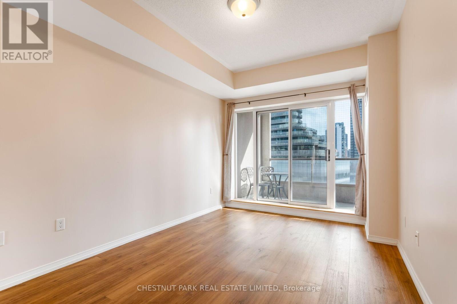 710 - 909 Bay Street, Toronto, Ontario  M5S 3G2 - Photo 18 - C12866554