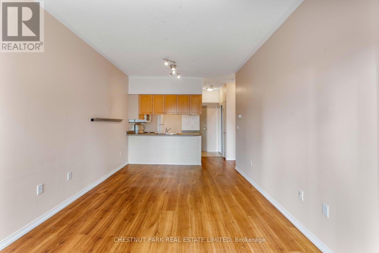 710 - 909 Bay Street, Toronto, Ontario  M5S 3G2 - Photo 3 - C12866554