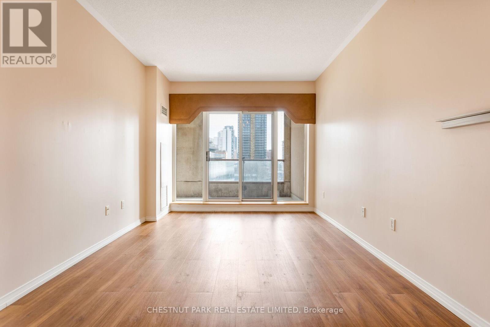 710 - 909 Bay Street, Toronto, Ontario  M5S 3G2 - Photo 6 - C12866554