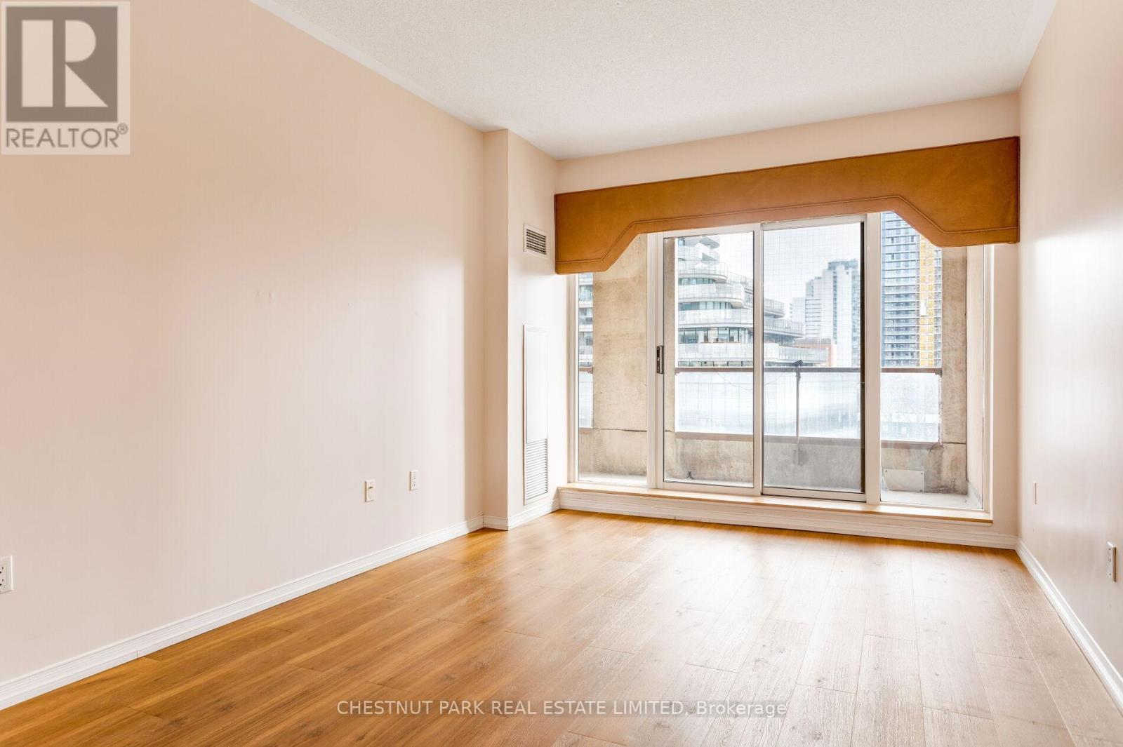 710 - 909 Bay Street, Toronto, Ontario  M5S 3G2 - Photo 8 - C12866554