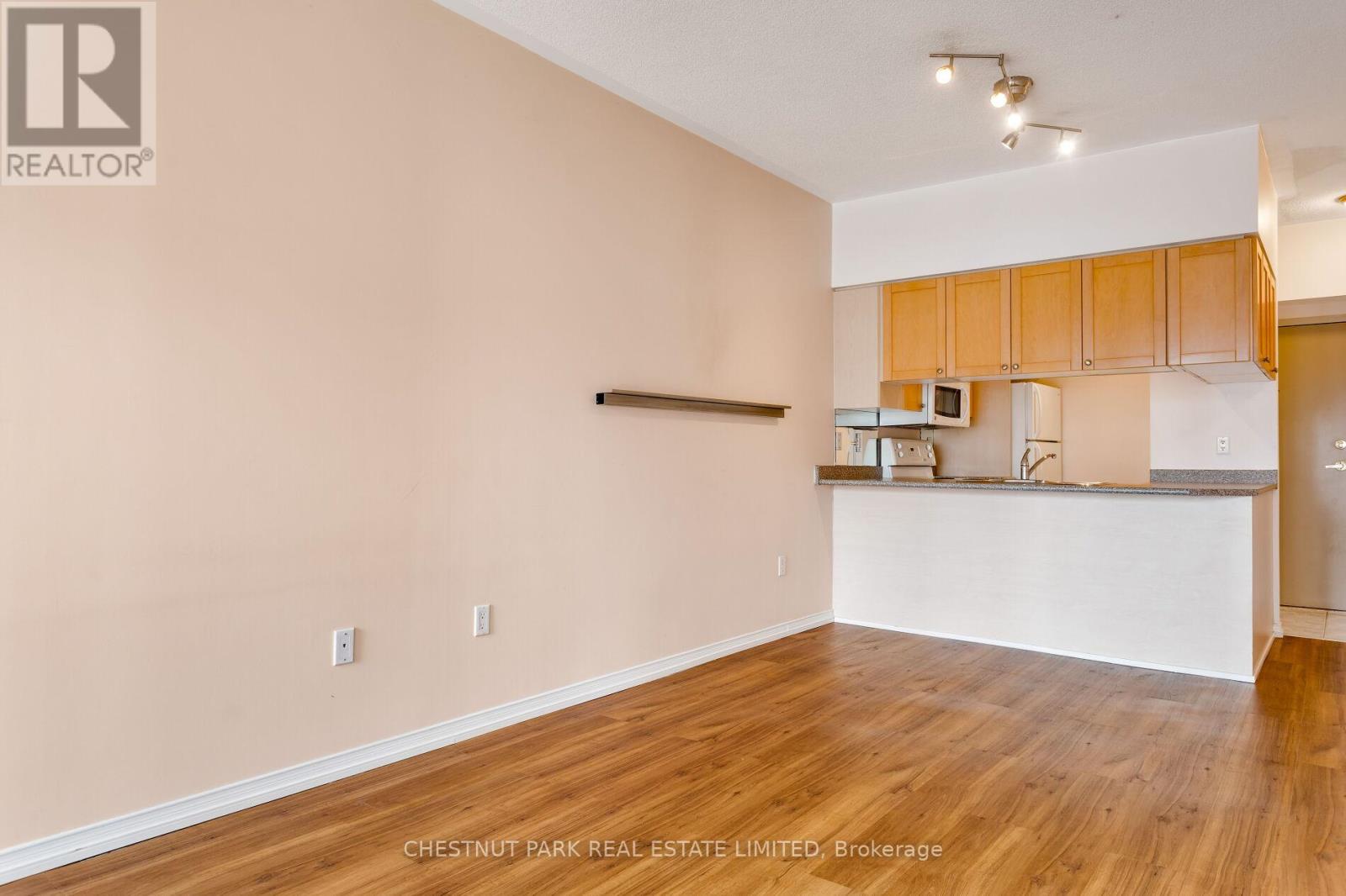 710 - 909 Bay Street, Toronto, Ontario  M5S 3G2 - Photo 9 - C12866554