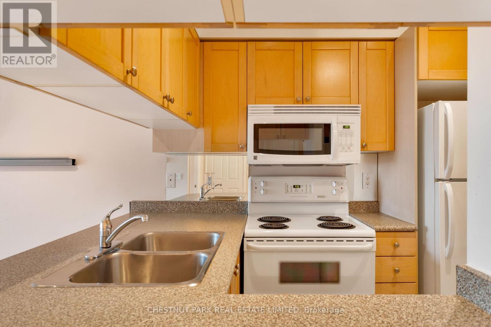 710 - 909 Bay Street, Toronto, Ontario  M5S 3G2 - Photo 13 - C12866558