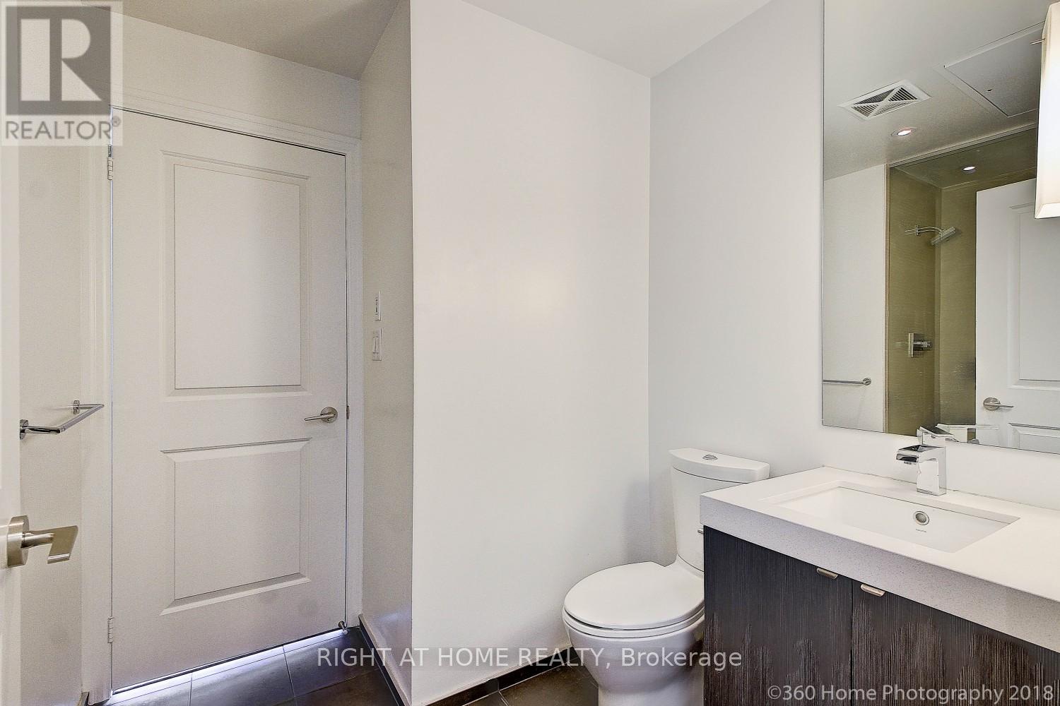 4507 - 8 The Esplanade Avenue, Toronto, Ontario  M5E 0A6 - Photo 11 - C12866564