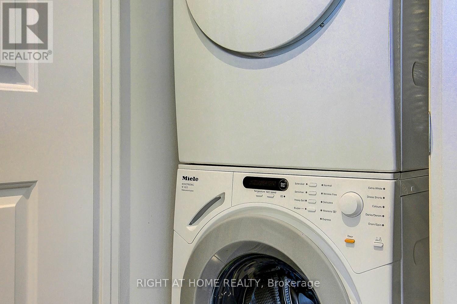 4507 - 8 The Esplanade Avenue, Toronto, Ontario  M5E 0A6 - Photo 18 - C12866564