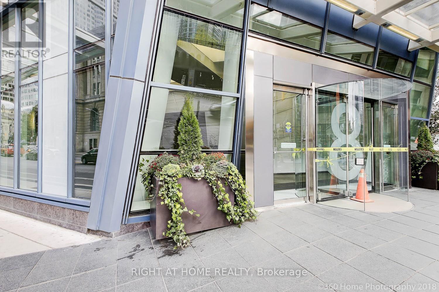 4507 - 8 The Esplanade Avenue, Toronto, Ontario  M5E 0A6 - Photo 2 - C12866564