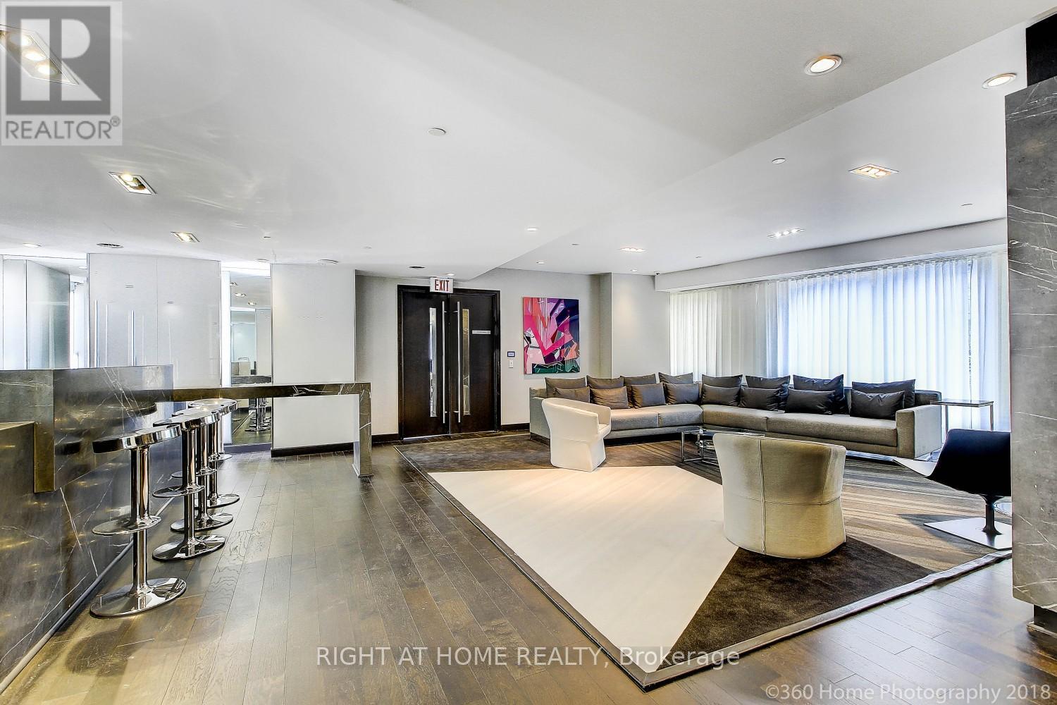 4507 - 8 The Esplanade Avenue, Toronto, Ontario  M5E 0A6 - Photo 20 - C12866564