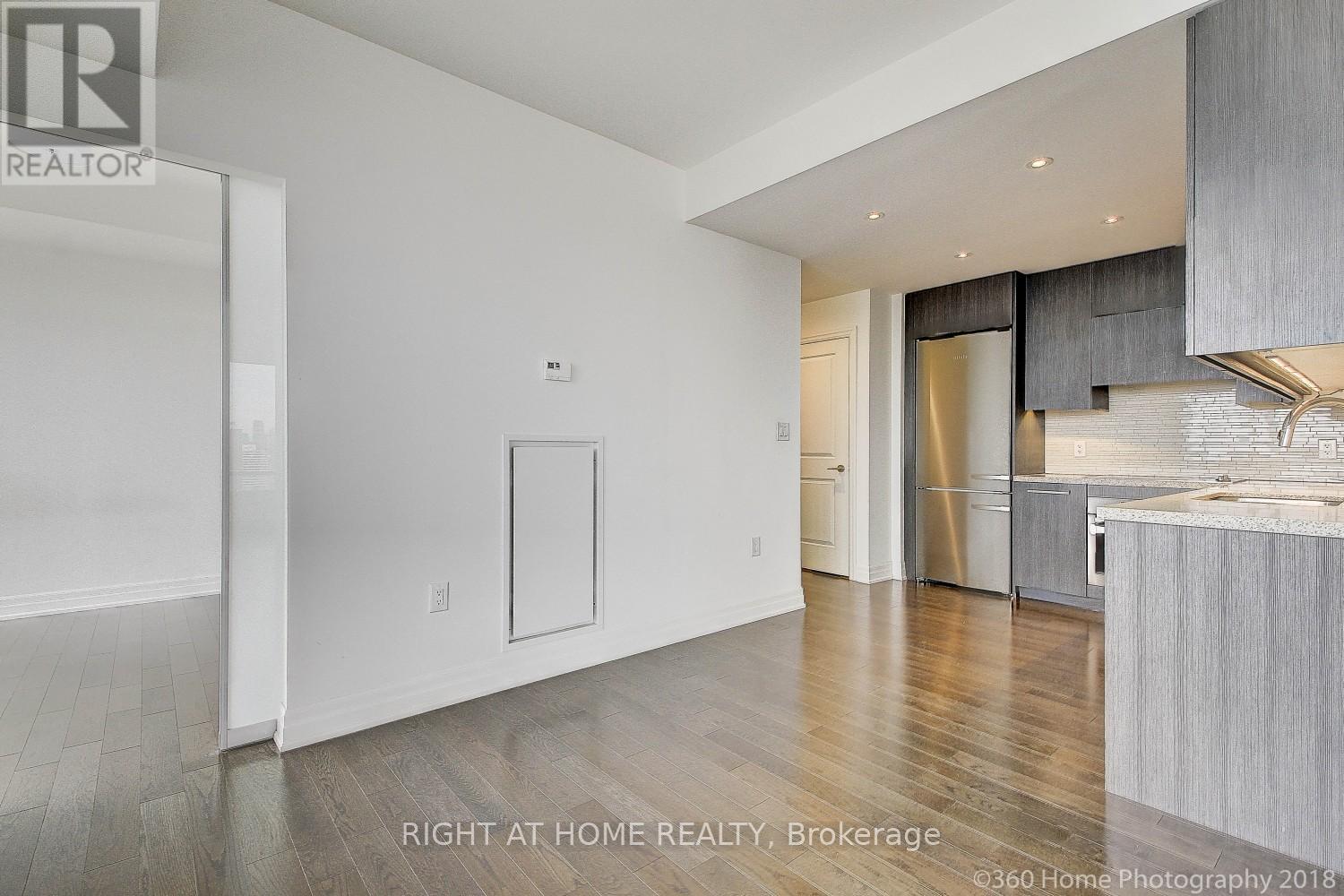 4507 - 8 The Esplanade Avenue, Toronto, Ontario  M5E 0A6 - Photo 3 - C12866564