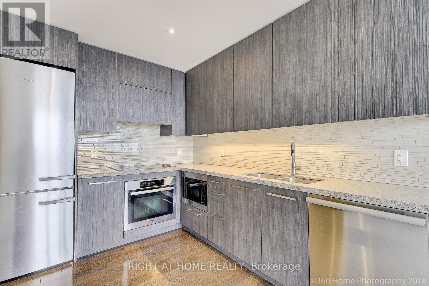 4507 - 8 The Esplanade Avenue, Toronto, Ontario  M5E 0A6 - Photo 4 - C12866564