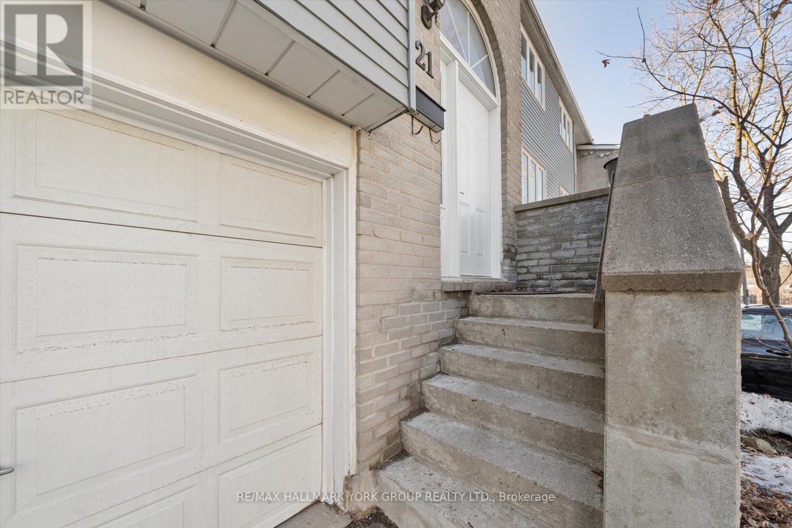 21 - 21 Harmony Circle, Bradford West Gwillimbury (Bradford), Ontario  L3Z 2T7 - Photo 4 - N12866474