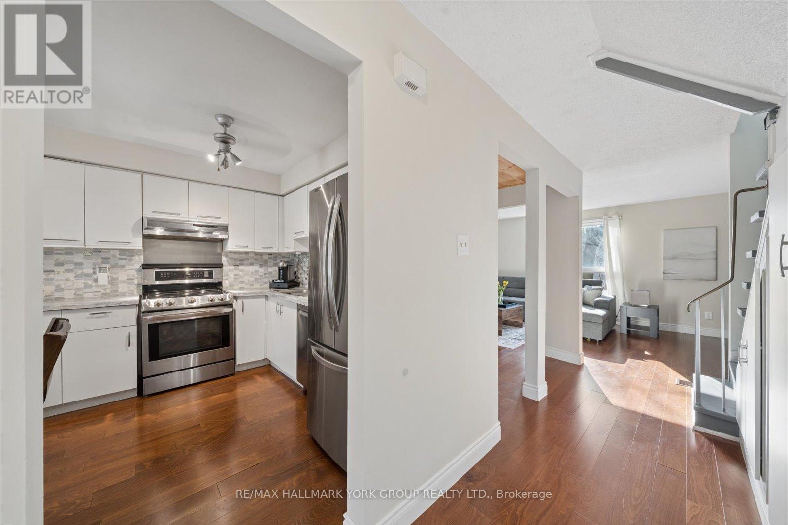 21 - 21 Harmony Circle, Bradford West Gwillimbury (Bradford), Ontario  L3Z 2T7 - Photo 7 - N12866474