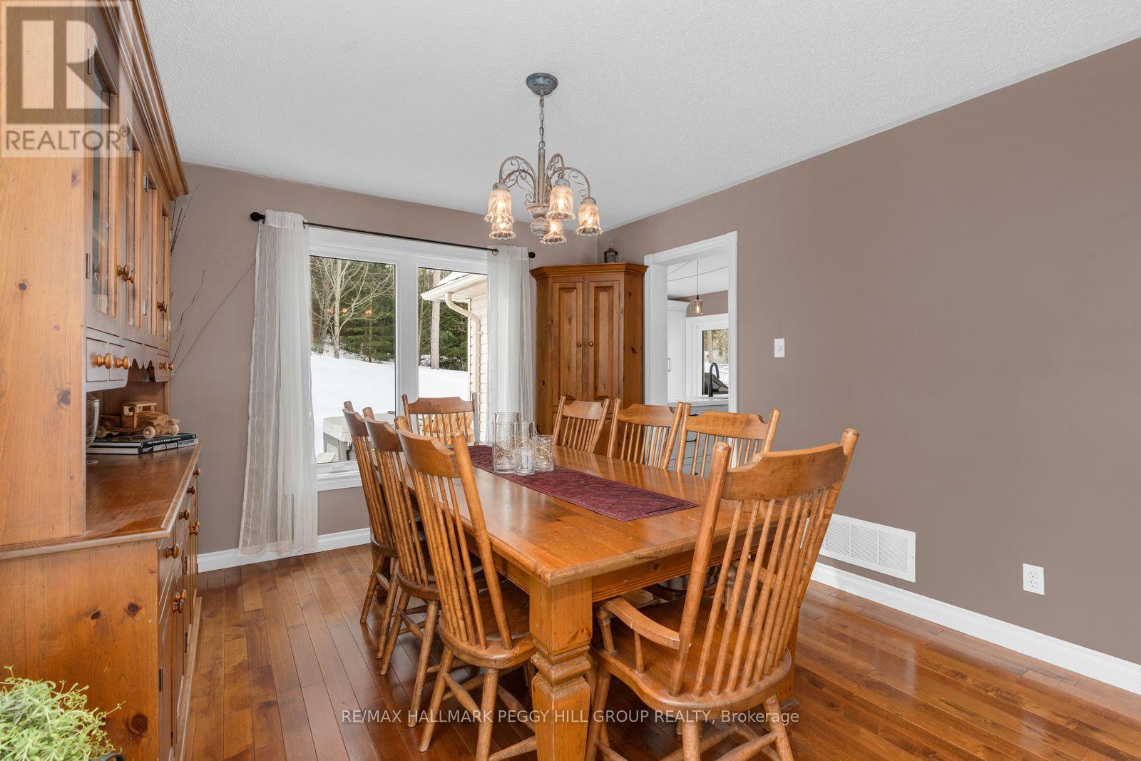 5 Campbell Court, Springwater, Ontario  L0L 1V0 - Photo 5 - S12866440