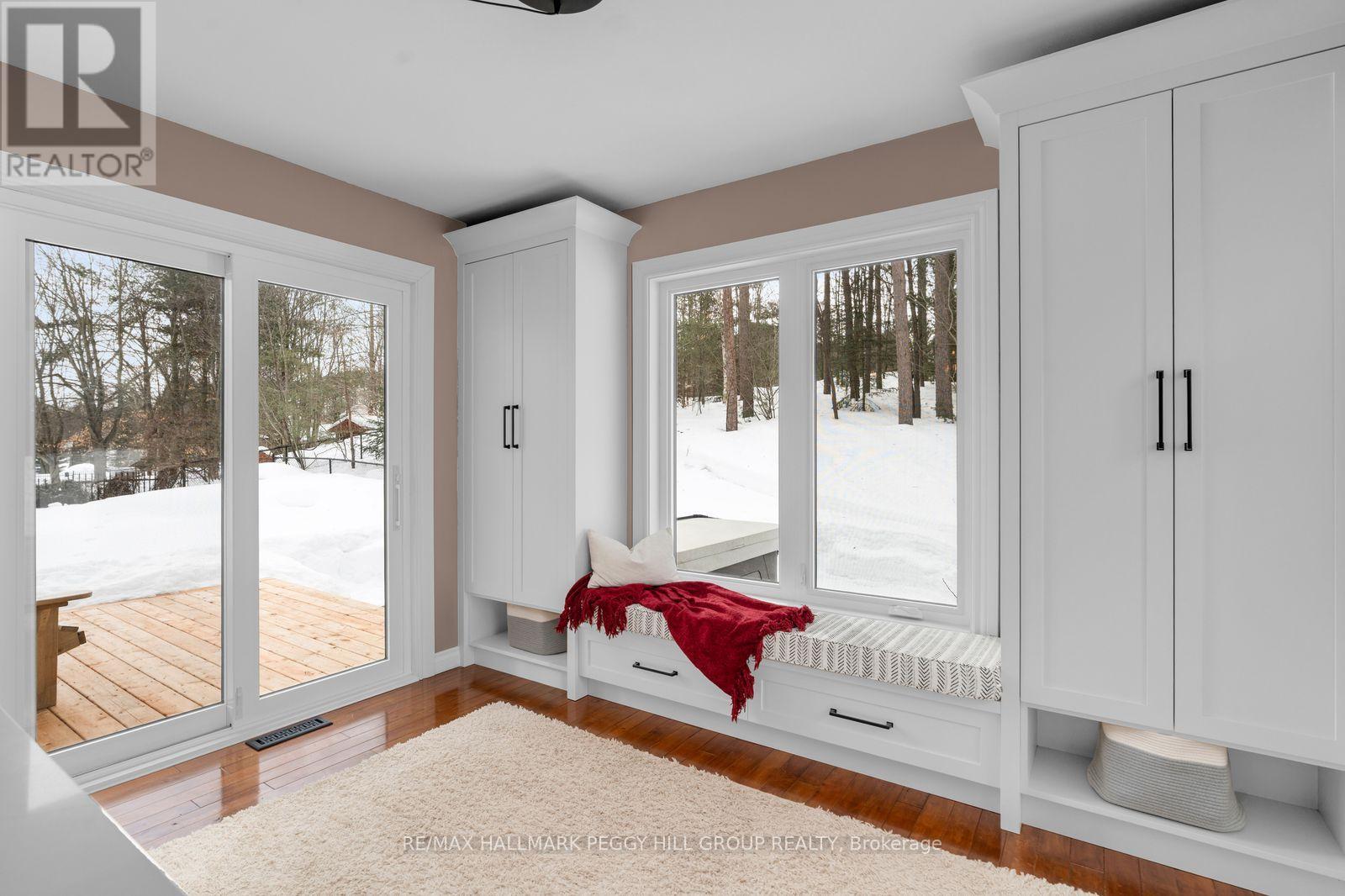 5 Campbell Court, Springwater, Ontario  L0L 1V0 - Photo 8 - S12866440