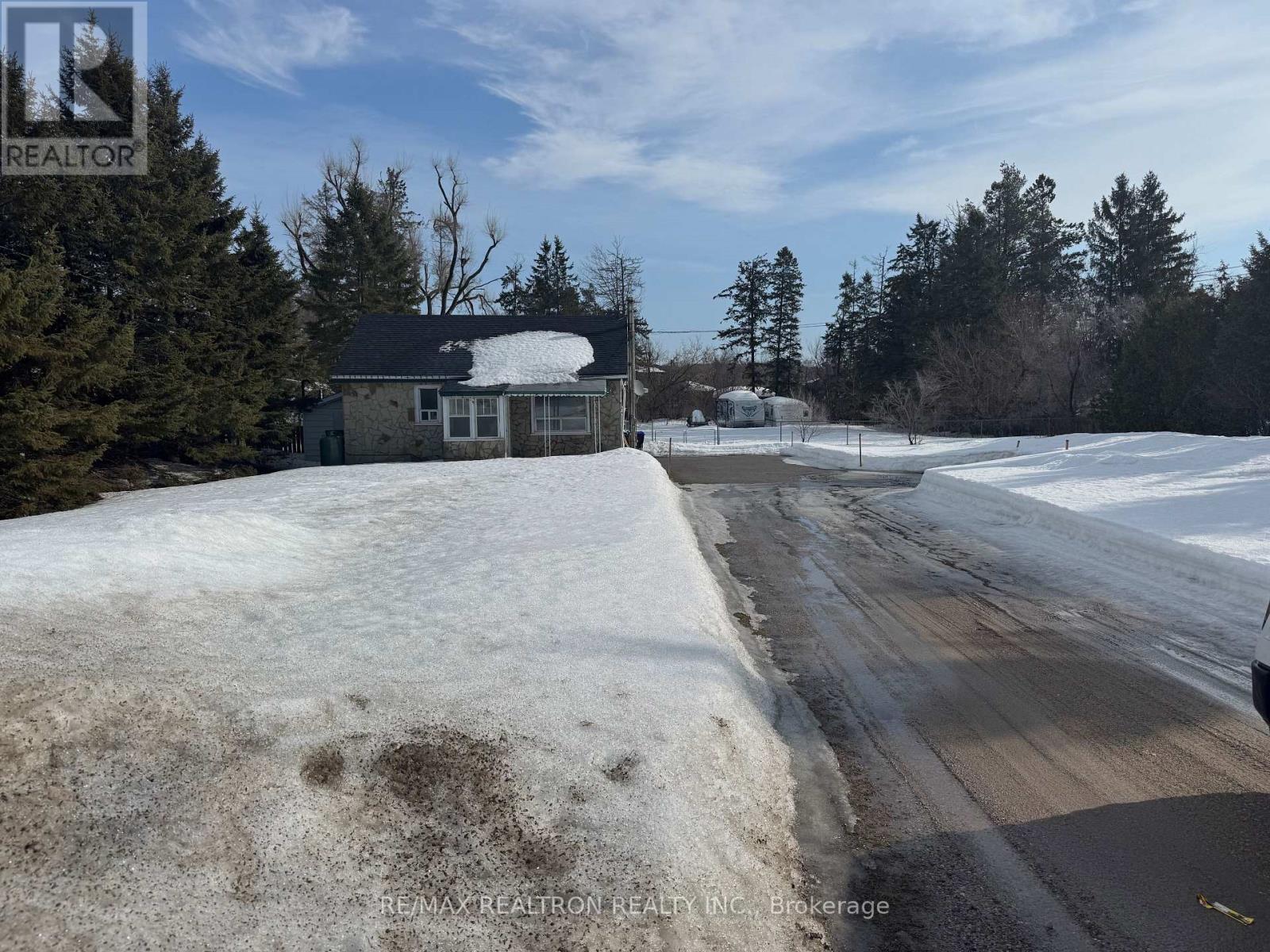 1099 Bayfield Street N, Springwater, Ontario  L0L 1X1 - Photo 1 - S12866550