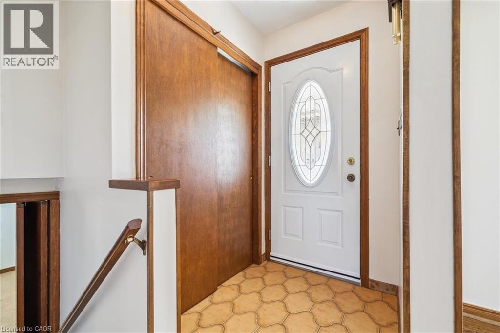 1 Westview Crescent, Waterdown, Ontario  L8B 0E4 - Photo 5 - 40810773