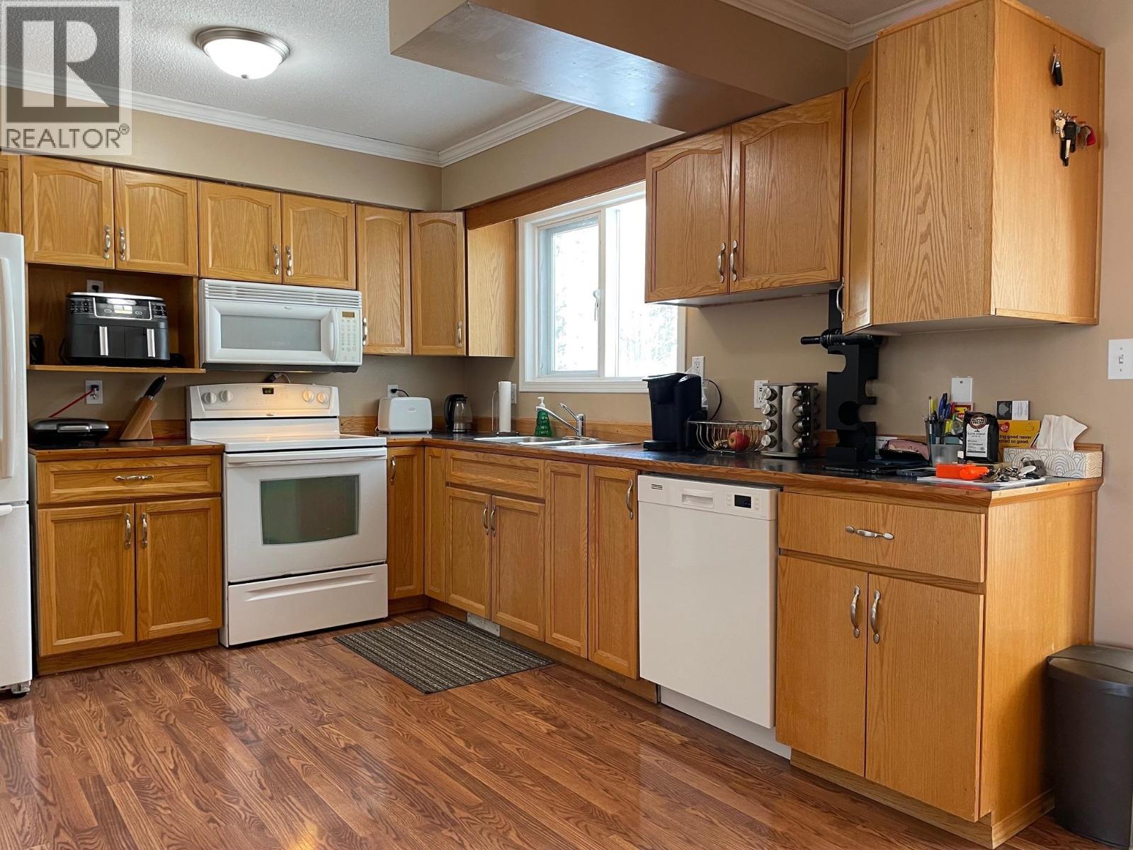 5548 Minnaker Crescent, Fort Nelson, British Columbia  V0C 1R0 - Photo 13 - R3098012