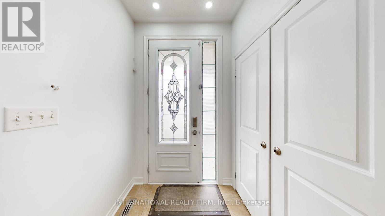 50 Biddens Square, Brampton, Ontario  L6P 0W4 - Photo 5 - W12866356