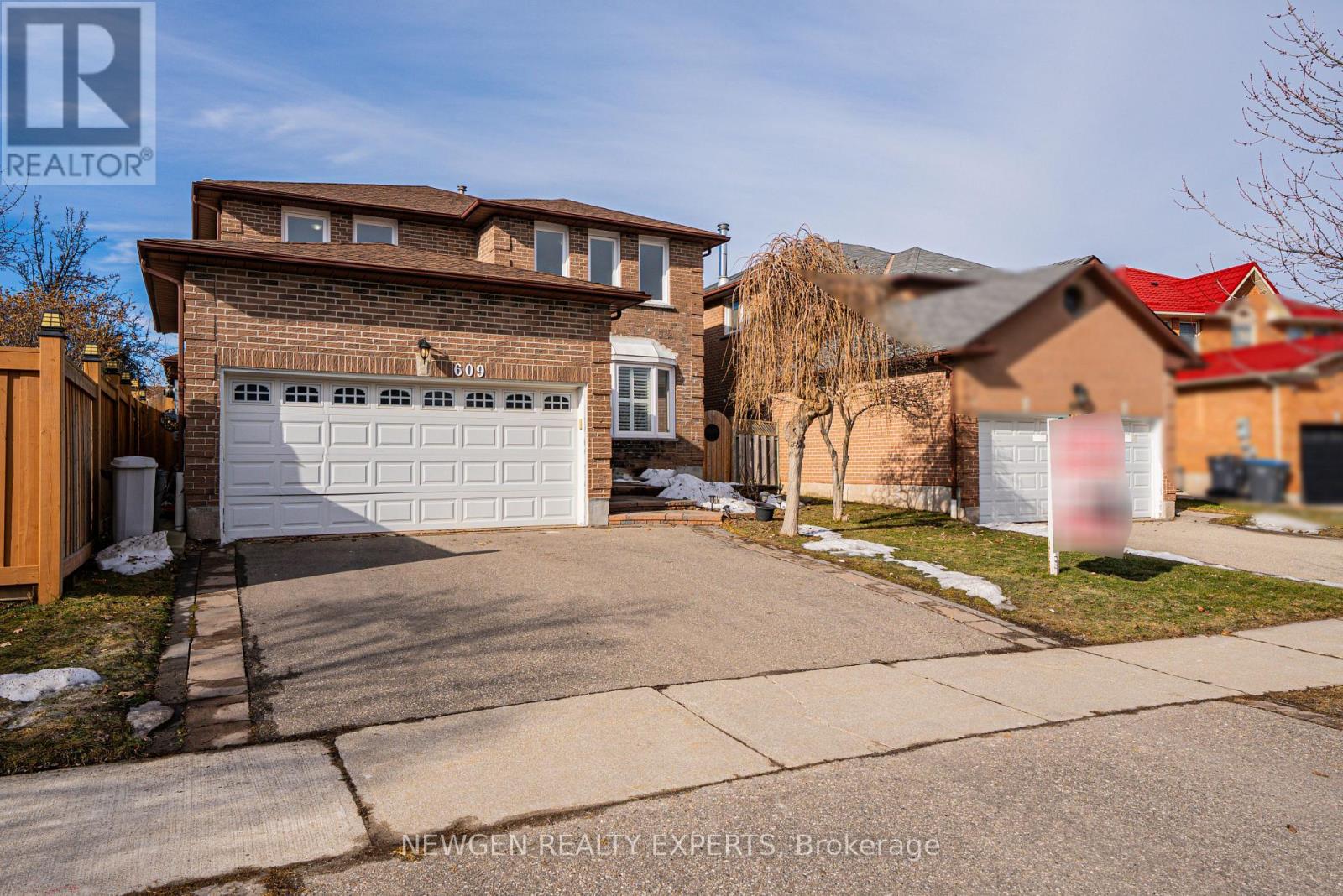 609 Yorkminster Crescent, Mississauga, Ontario  L5R 2A1 - Photo 2 - W12866374