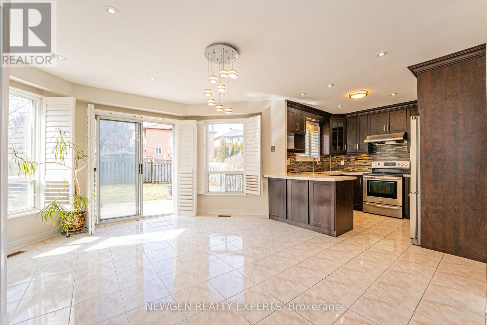 609 Yorkminster Crescent, Mississauga, Ontario  L5R 2A1 - Photo 8 - W12866374