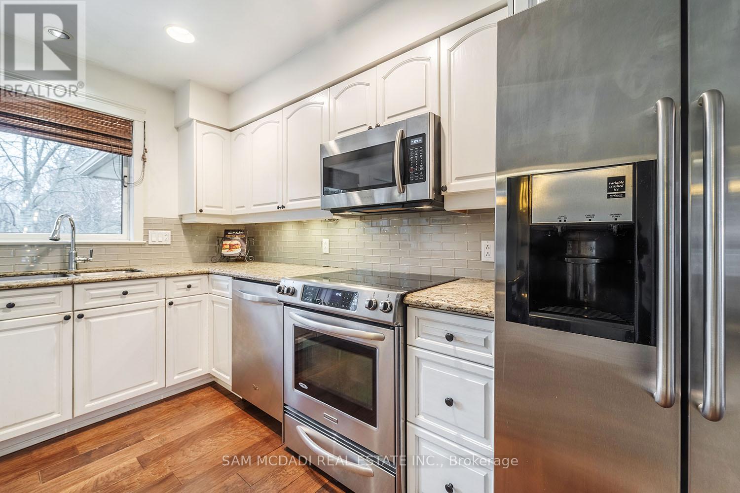 388 Ash Road, Oakville, Ontario  L6J 4P7 - Photo 11 - W12866514