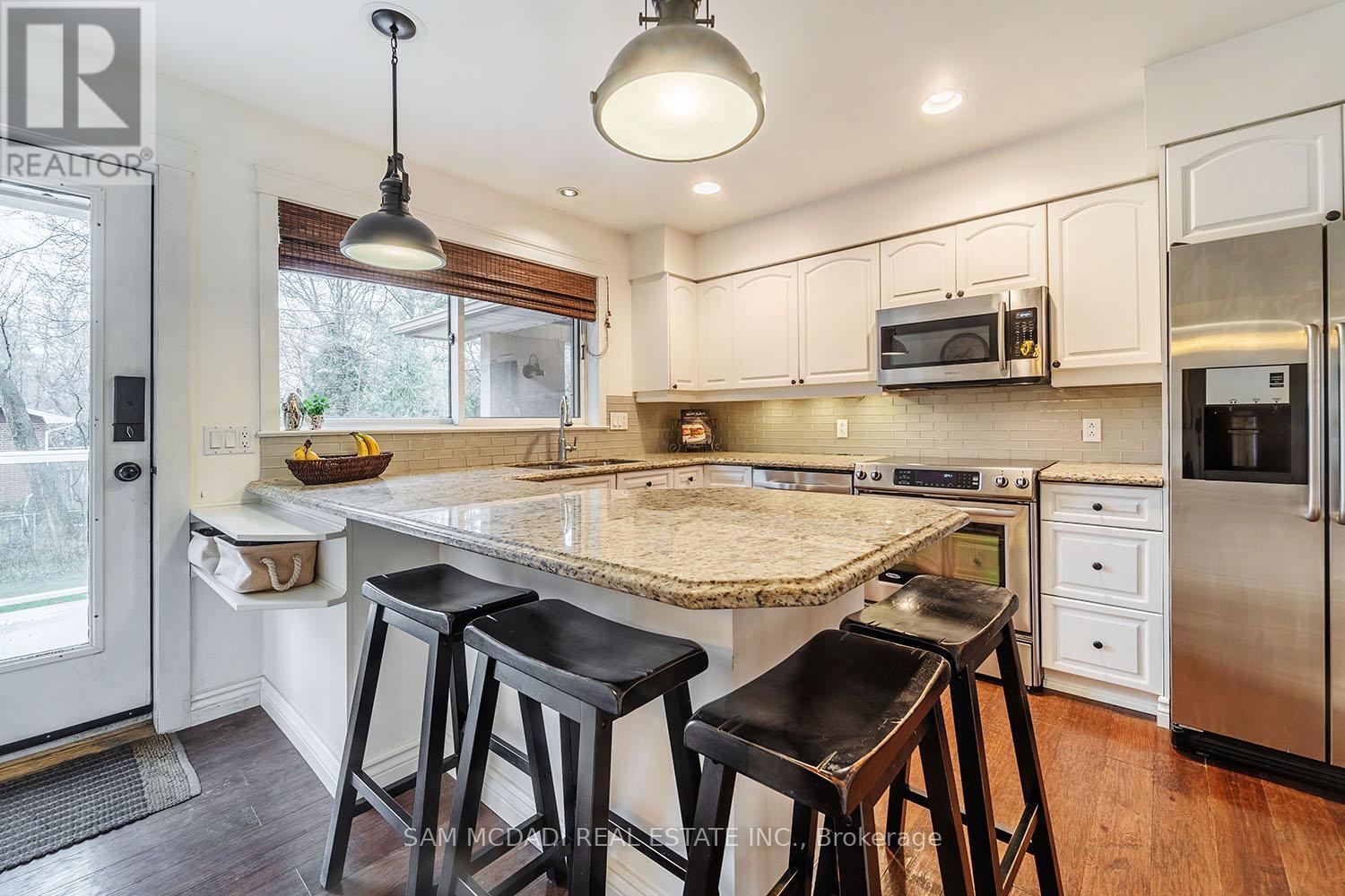 388 Ash Road, Oakville, Ontario  L6J 4P7 - Photo 12 - W12866514