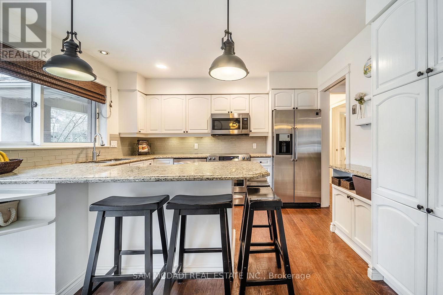 388 Ash Road, Oakville, Ontario  L6J 4P7 - Photo 13 - W12866514