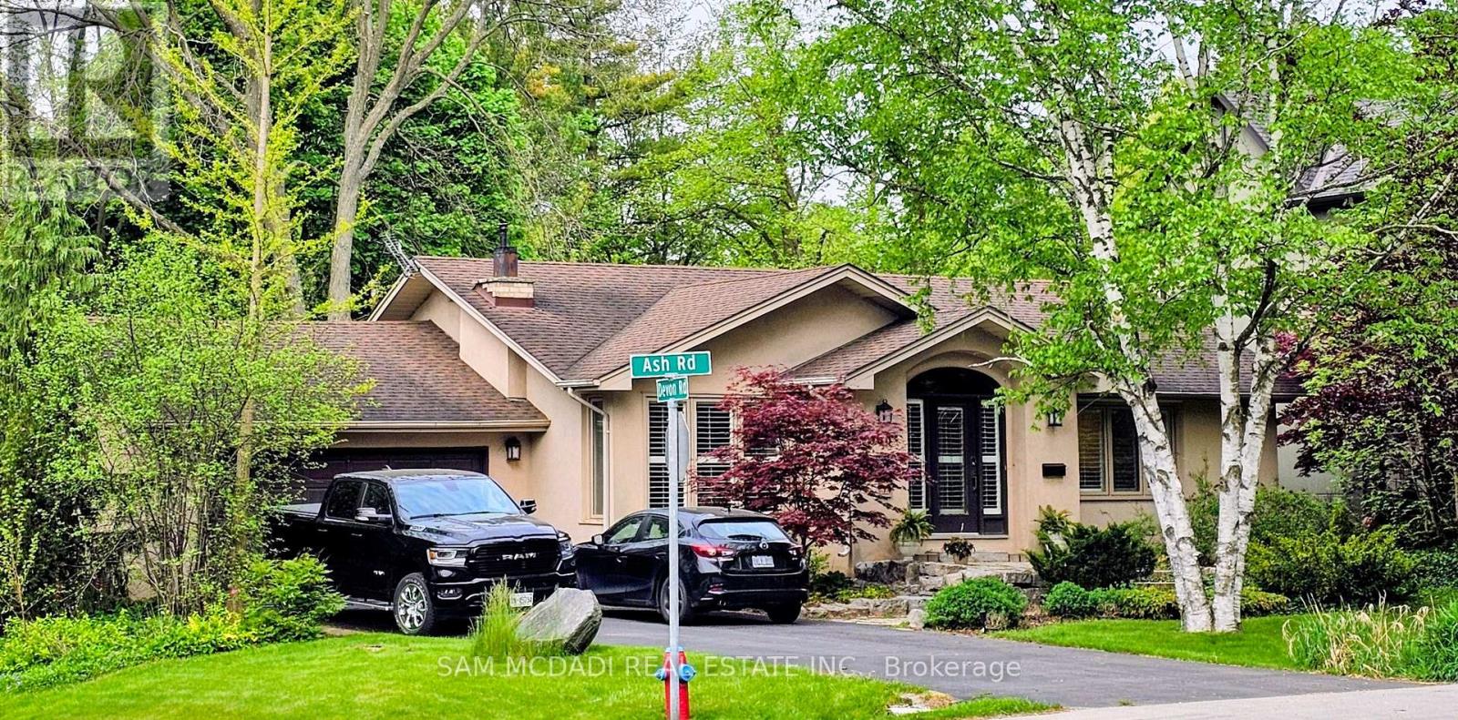 388 Ash Road, Oakville, Ontario  L6J 4P7 - Photo 2 - W12866514