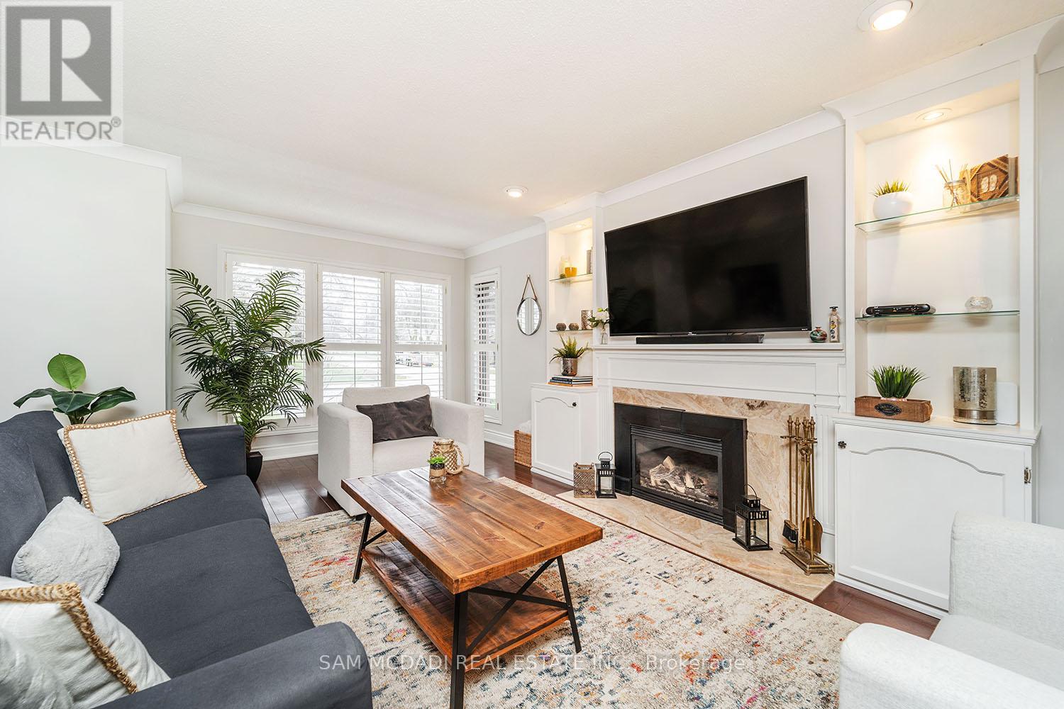 388 Ash Road, Oakville, Ontario  L6J 4P7 - Photo 5 - W12866514